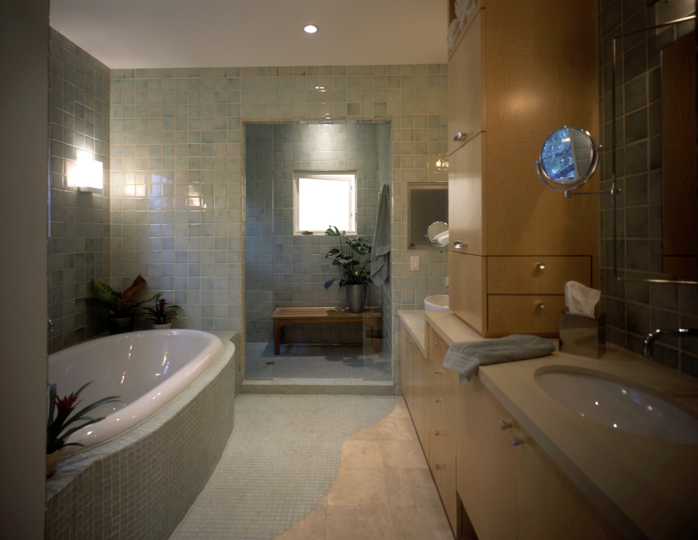 A tiled master bathroom.