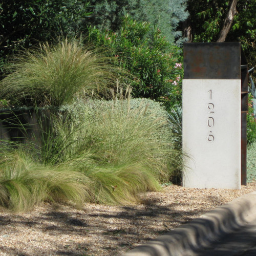 Mailbox with 1206 along its side.